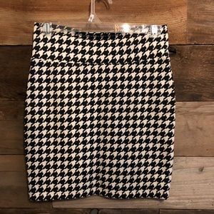 Forever 21 • Houndstooth Mini Skirt M